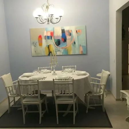 Otilia Apartment *